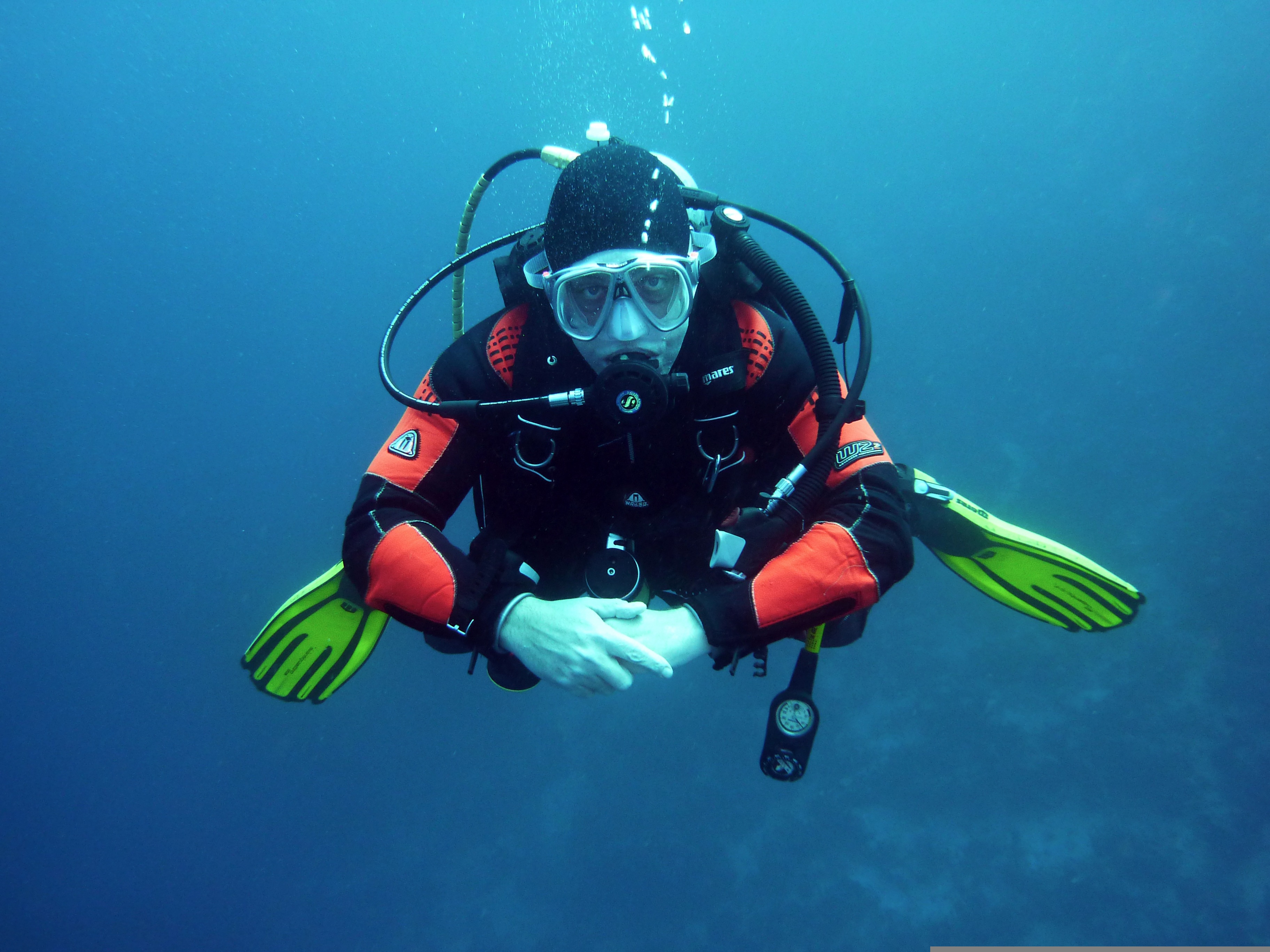 scuba-dive-master-course-abu-dhabi